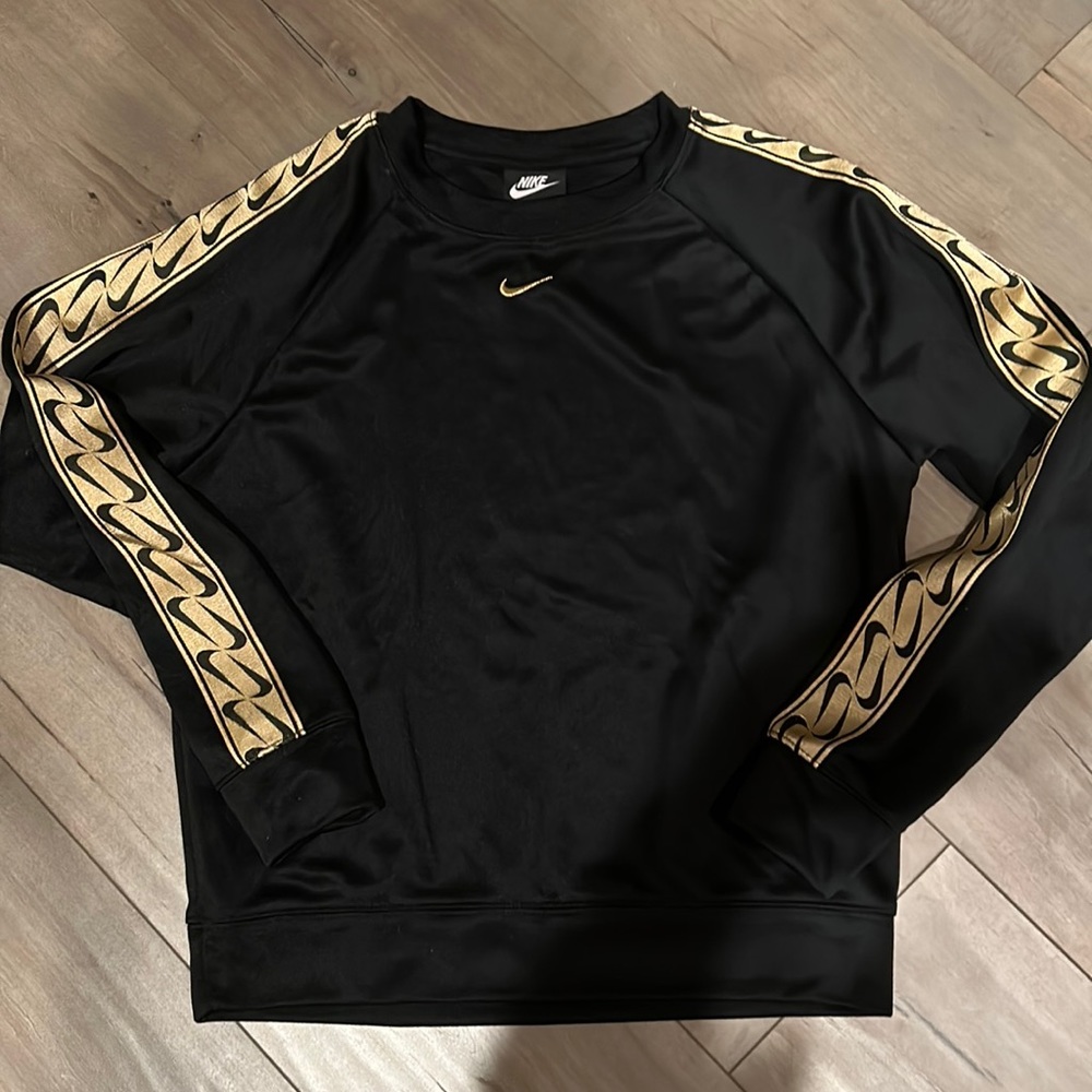 Nike gold black long sleeve sweatshirt xs
